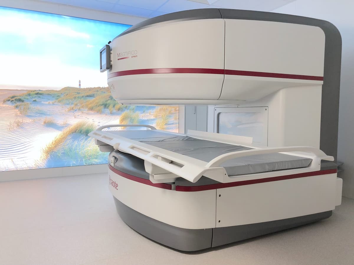 Offenes MRT-Gerät in der ACOS Praxisklinik Heilbronn